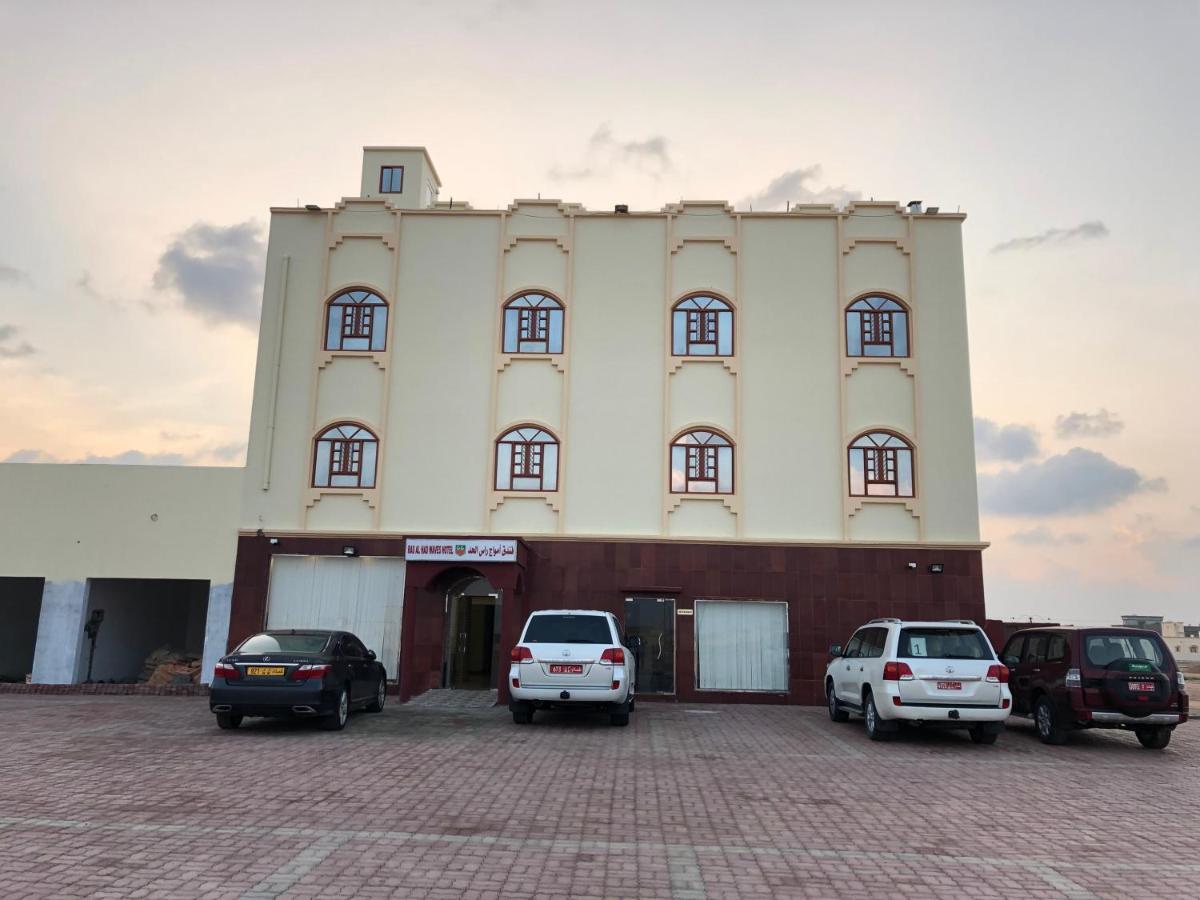 โอโย 107 ราส อัลฮัดด์ เวฟส์ โฮเต็ล Hotel Ras al Hadd ภายนอก รูปภาพ